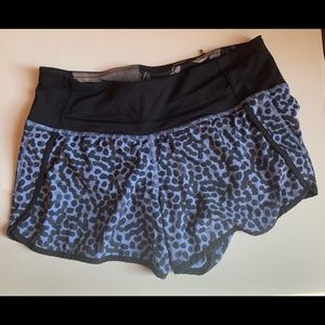 Lululemon polka dot speed up shorts size 4 RARE